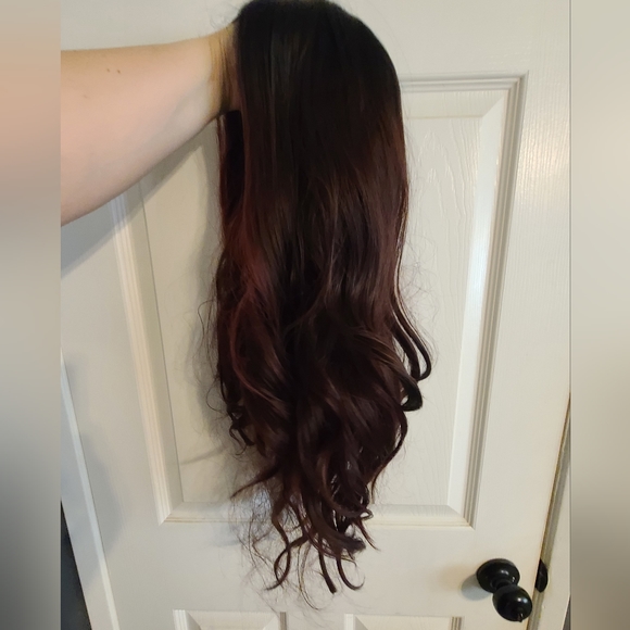 Chelsea Smith Cosmetics McIntosh Wig - Picture 3 of 4